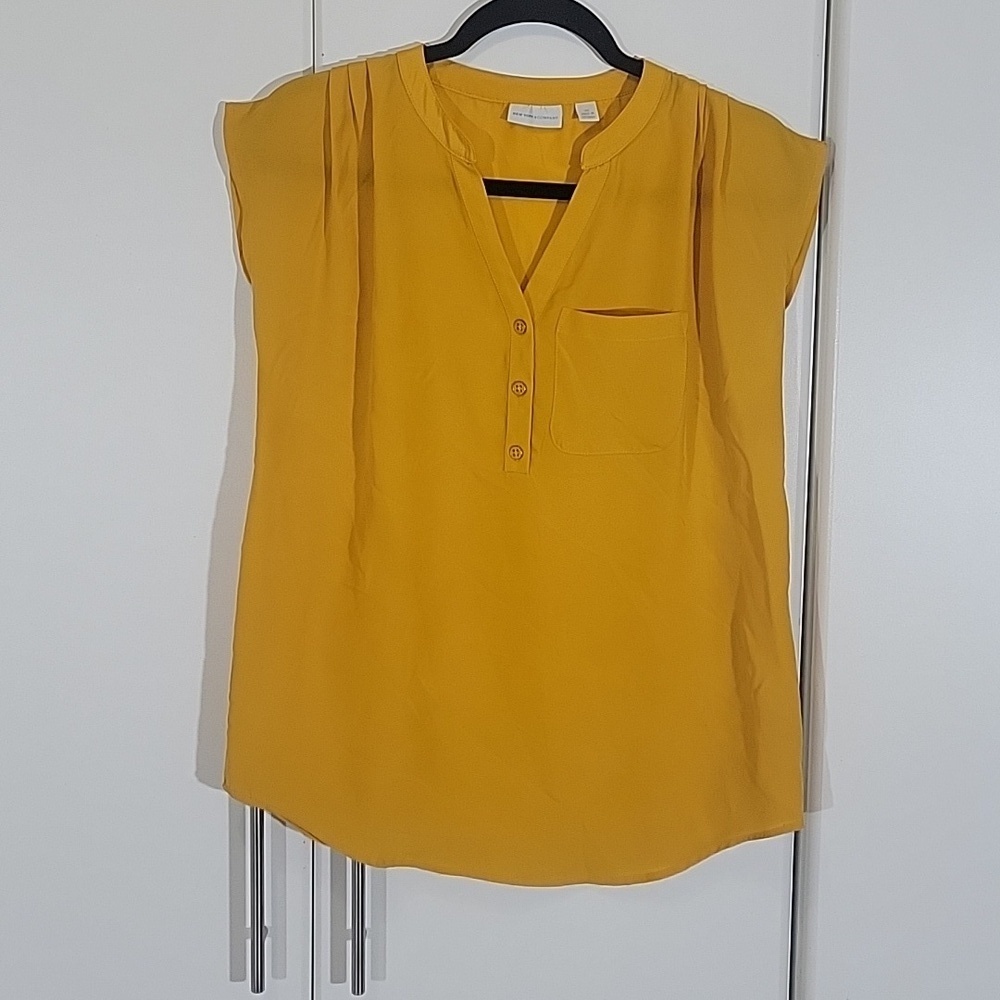 New York & Company V-Neck blouse